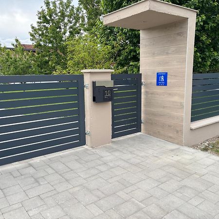 Апартаменты Kod Dide - Entry With Pin 0-24H Славонски-Брод Экстерьер фото